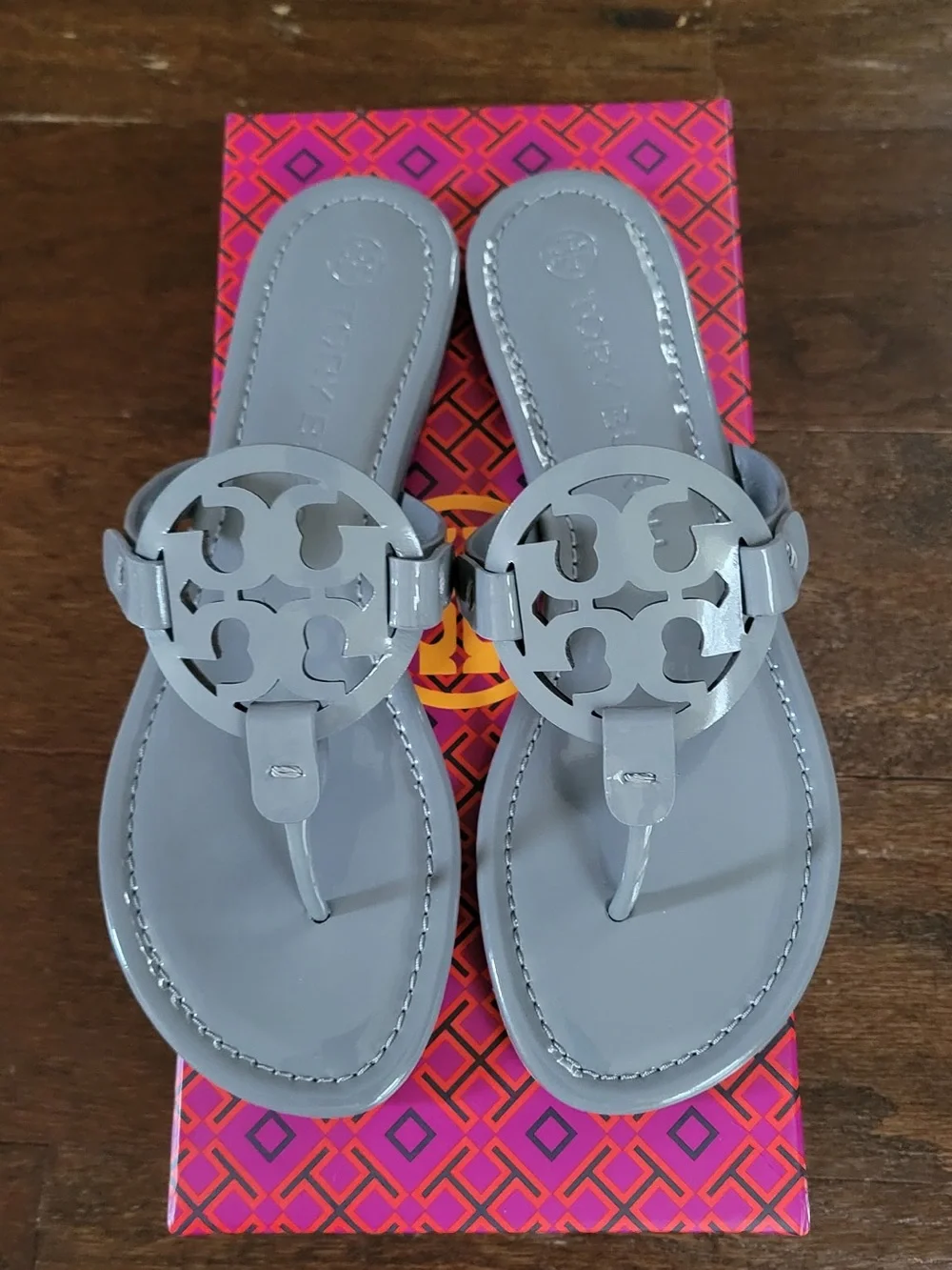 Tory Burch Miller Patent Leather Sandal-Grey-7.5-Brand new - Picture 1 of 11